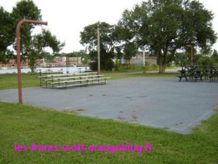 le terrain de basket