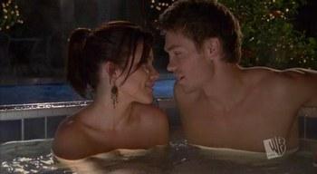 Brook et Lucs dans le jacuzi